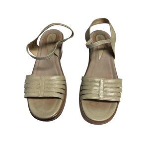 Dansko Womens Beige Leather Open-Toe Sandals With Strappy Design & Adjustable St